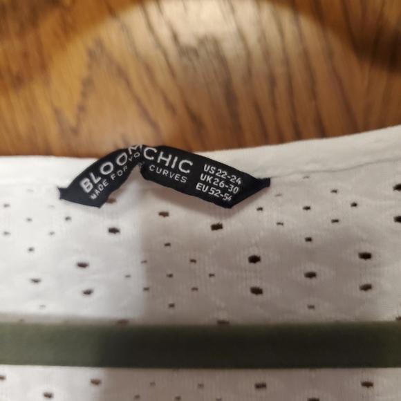 BloomChic square neck eyelet top - Picture 3 of 3